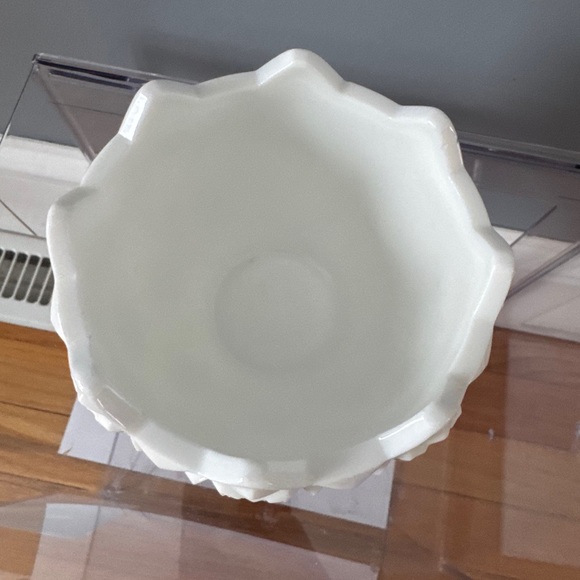 Milk Glass Floral Patterned Base - Picture 5 of 7